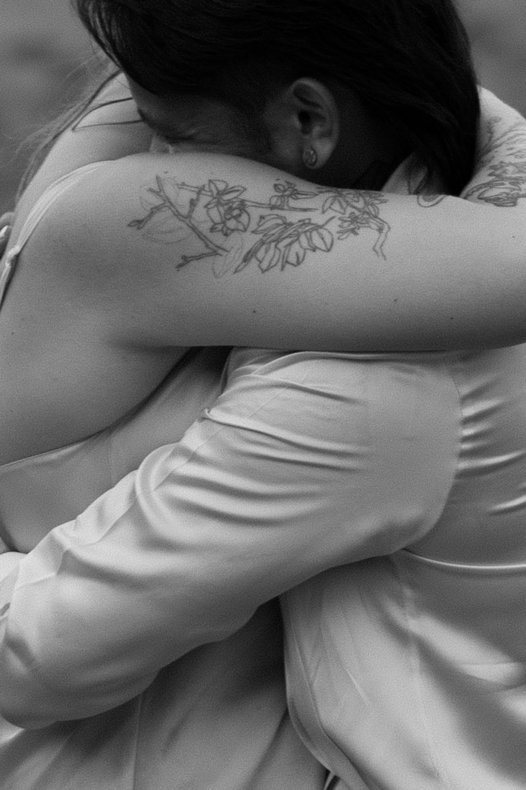 Colorado vow renewal in Morrison, Colorado. A Colorado married couple performs their vow renewal on a sunny summer day near Denver, Colorado. Photos by Denver elopement photographer, Ashley Joyce Photography, copyright 2022.