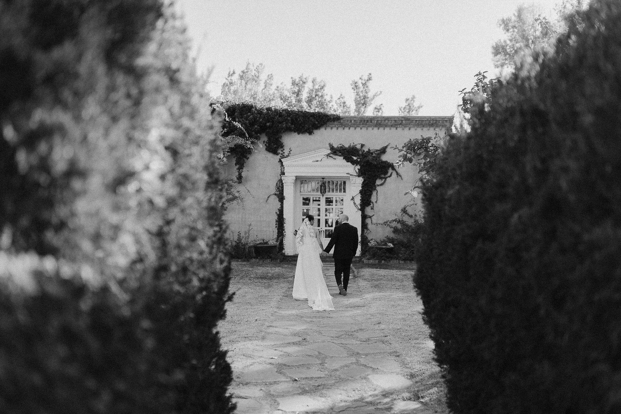 Southwest wedding venue: Los Poblanos Historic Inn & Farm. Photo by Ashley Joyce Photography