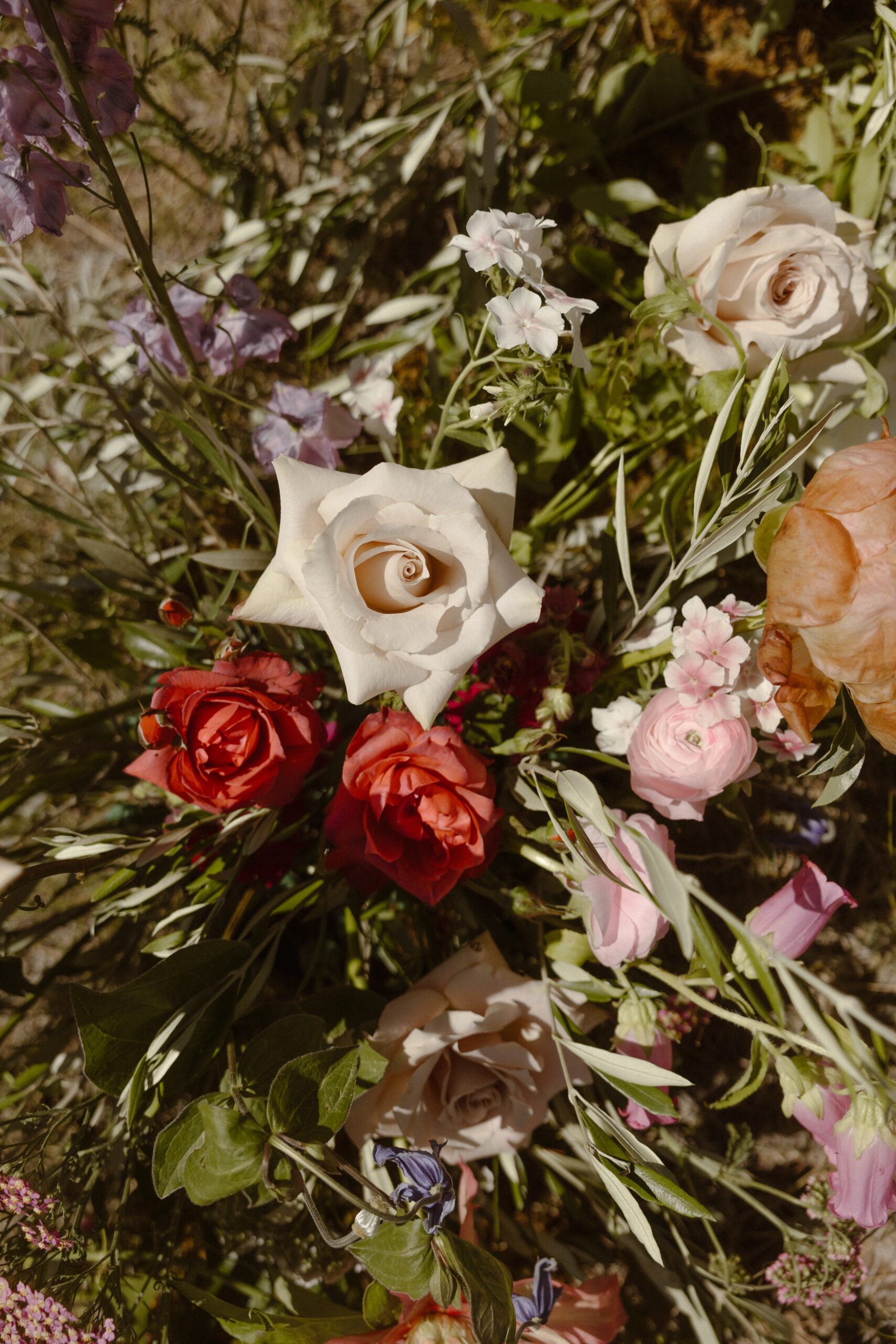A closeup photo of wedding floral arrangement at Three Peaks Ranch. Photo by Ashley Joyce.