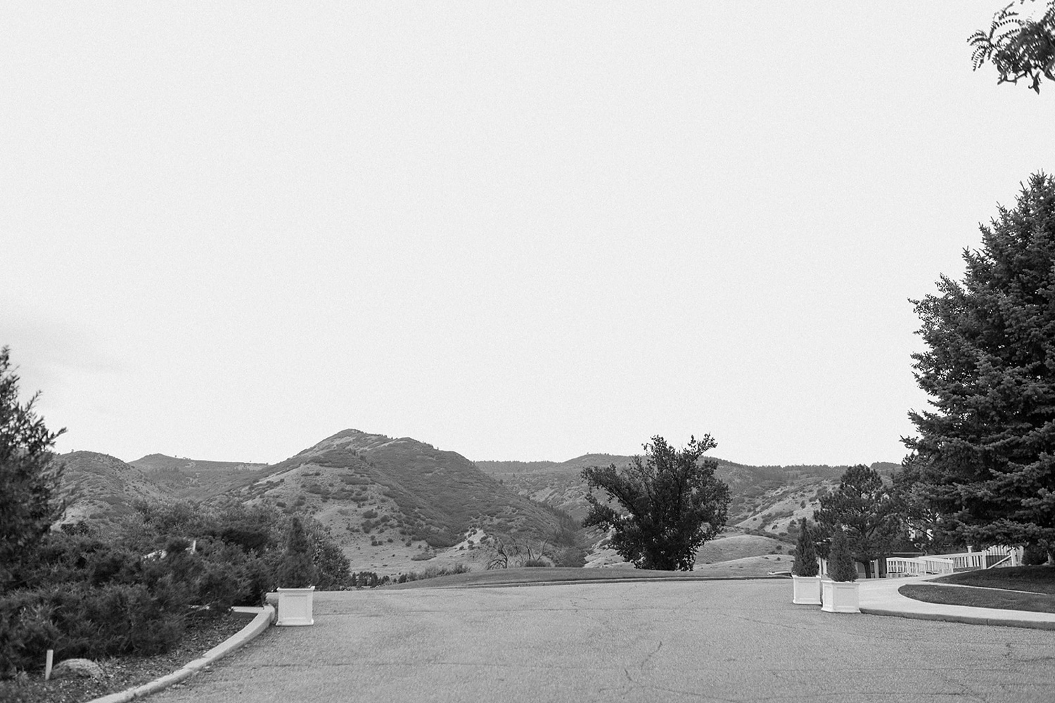 Scenic view of the Manor House wedding venue in Littleton, Colorado