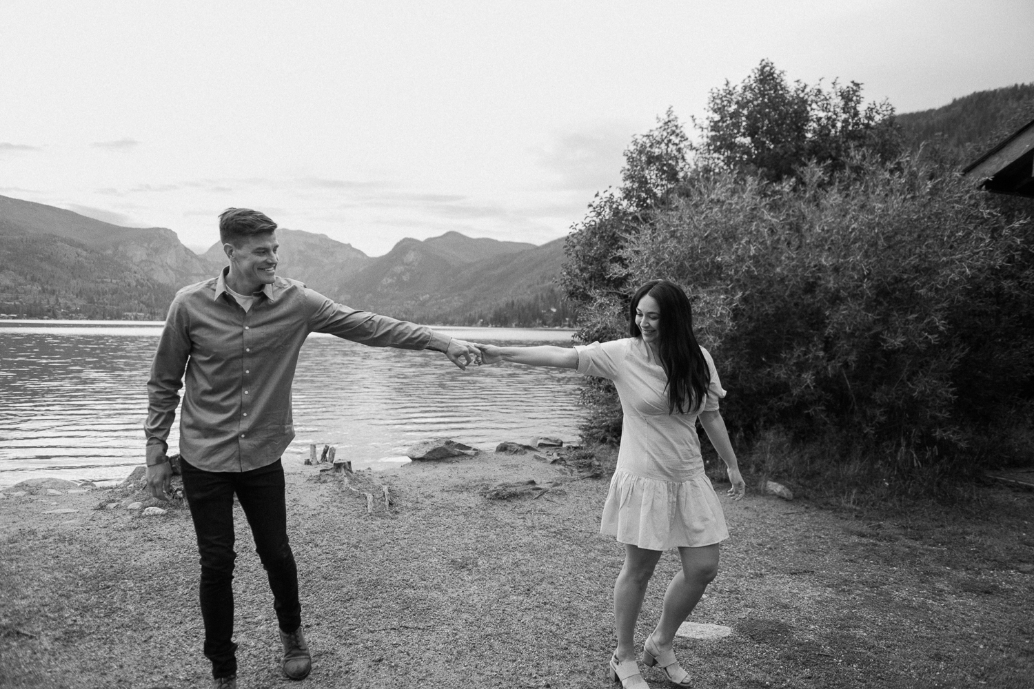 A fall engagement session at Rocky Mountain National Park by Durango and Telluride wedding photographer Ashley Joyce