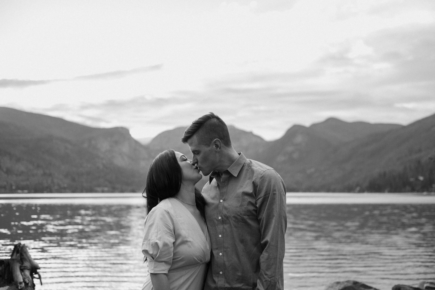 A fall engagement session at Rocky Mountain National Park by Durango and Telluride wedding photographer Ashley Joyce