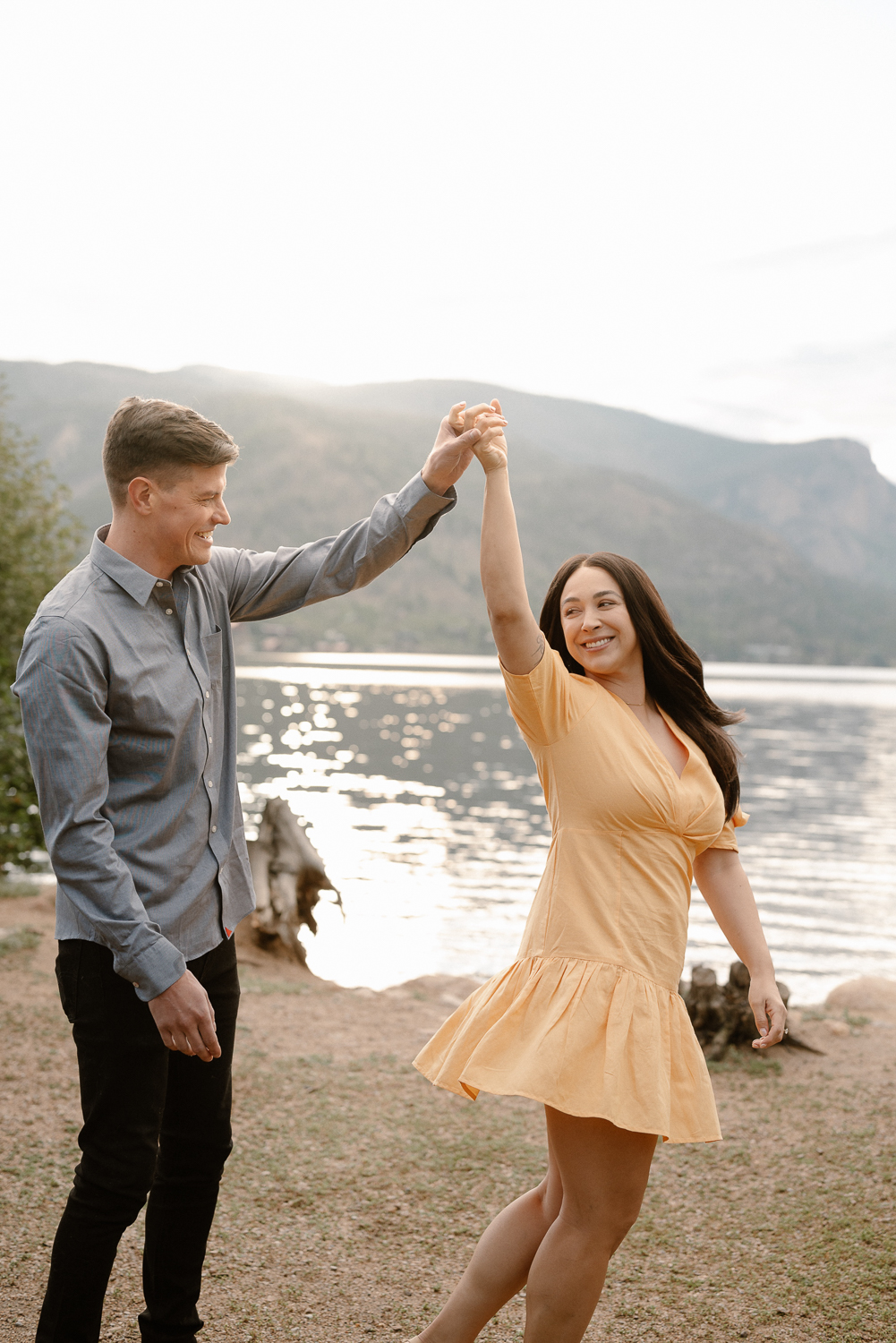 A fall engagement session at Rocky Mountain National Park by Durango and Telluride wedding photographer Ashley Joyce