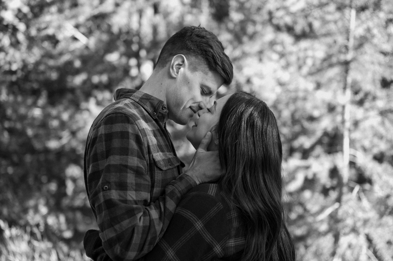 A fall engagement session at Rocky Mountain National Park by Durango and Telluride wedding photographer Ashley Joyce