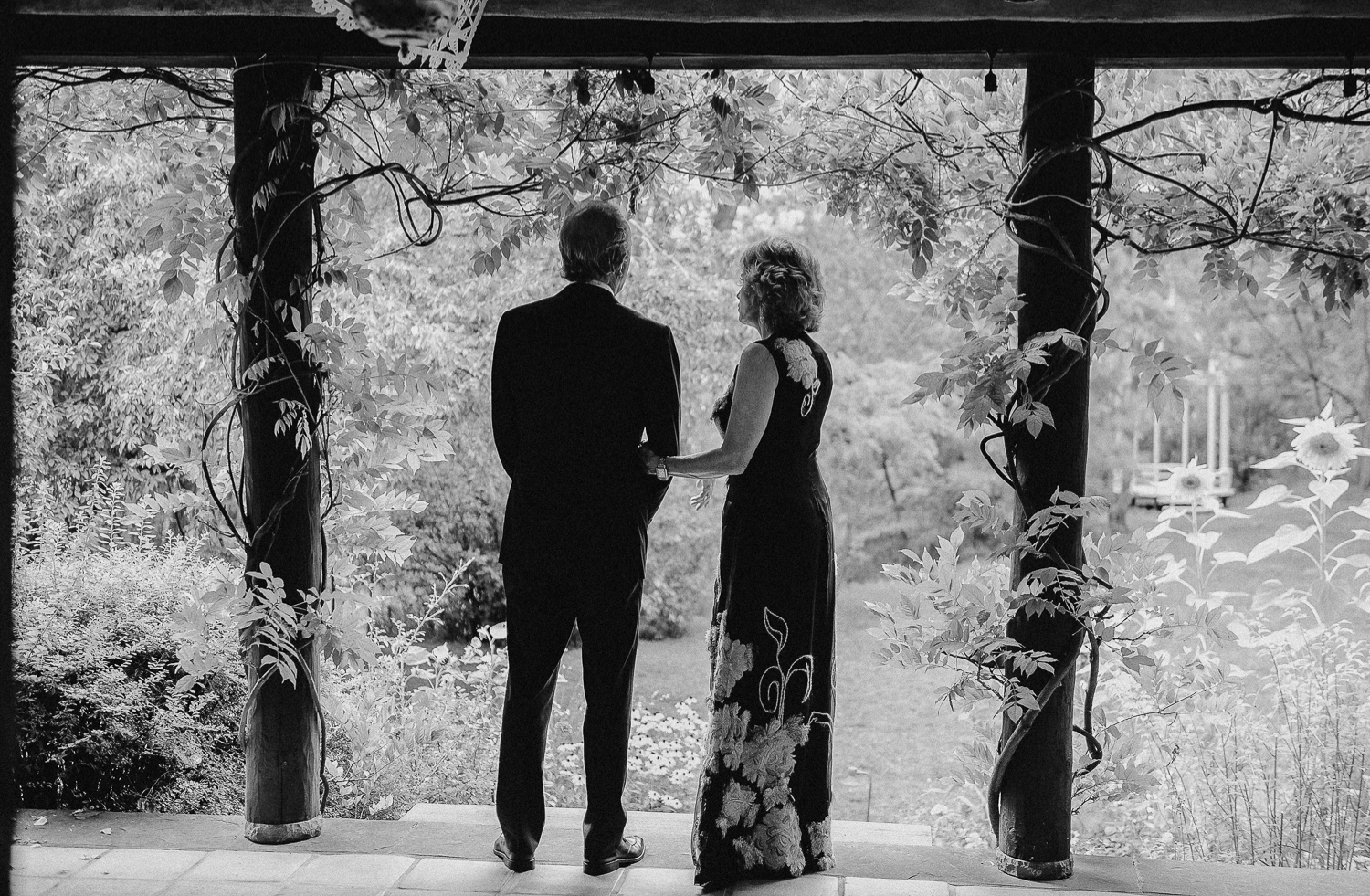 Romantic Santa Fe Wedding at the Santa Fe Opera: A Chic and Luxurious Celebration | Photographed by Durango and Telluride wedding photographer Ashley Joyce